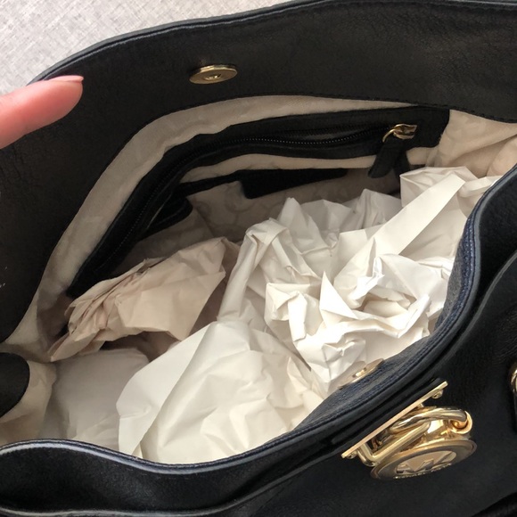 Black leather Michael Kors bag price as is for bag. Org. $495 - Picture 6 of 11